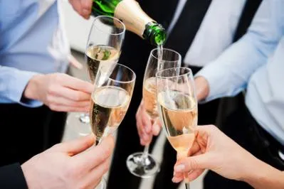 Las copas de cava como protagonistas de tu campaña de regalos publicitarios