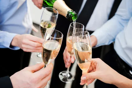 Las copas de cava como protagonistas de tu campaña de regalos publicitarios